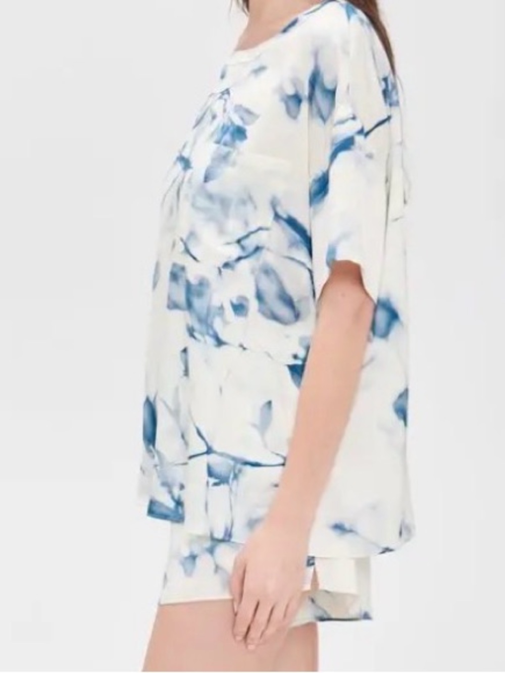 NEW Lunya Grace Dines Silk T-Shirt & Shorts PJ Set - Picture 4 of 12